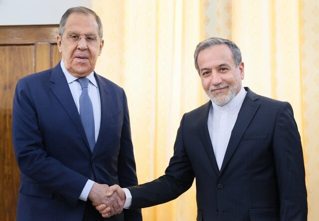 Araghchi congratulates Lavrov on receiving Order of St Andrew
