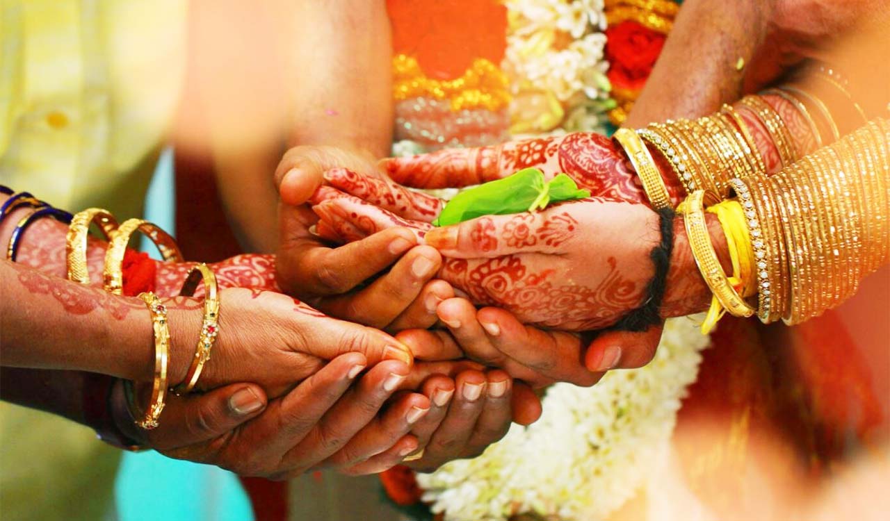 Bridegroom weds another woman a day before scheduled marriage in Telangana