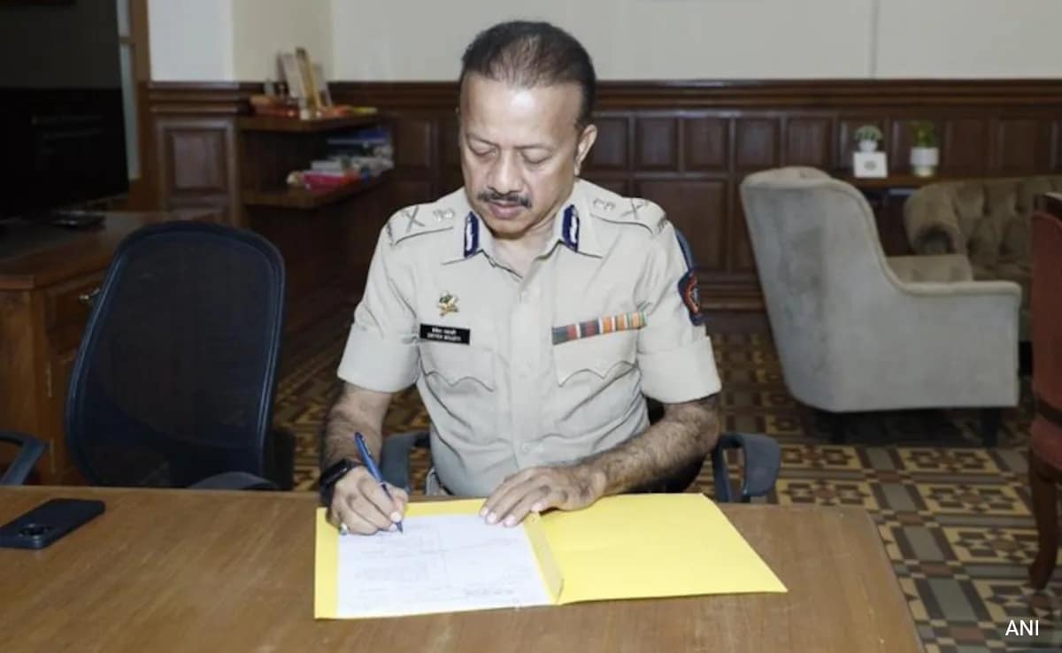 IPS Officer Behind 26/11 Attacks Probe Takes Charge As Mumbai Police Chief
