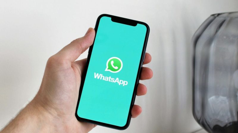WhatsApp Is Working on Message Summarisation, AI-Powered Chat Wallpapers