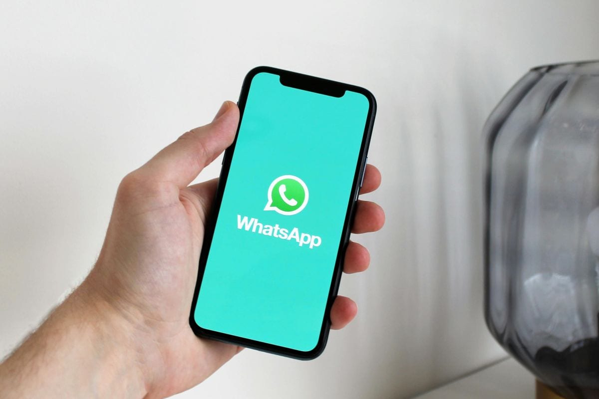 WhatsApp Is Working on Message Summarisation, AI-Powered Chat Wallpapers