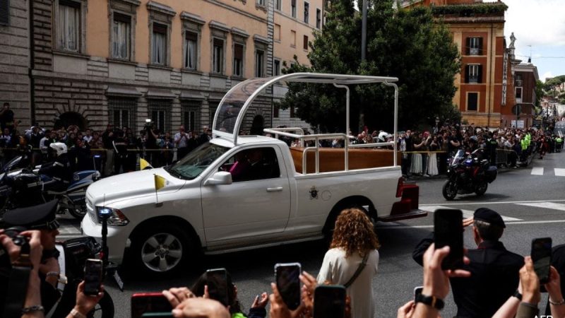 Pope Francis' Popemobile To Turn Into Health Clinic For Gaza Children