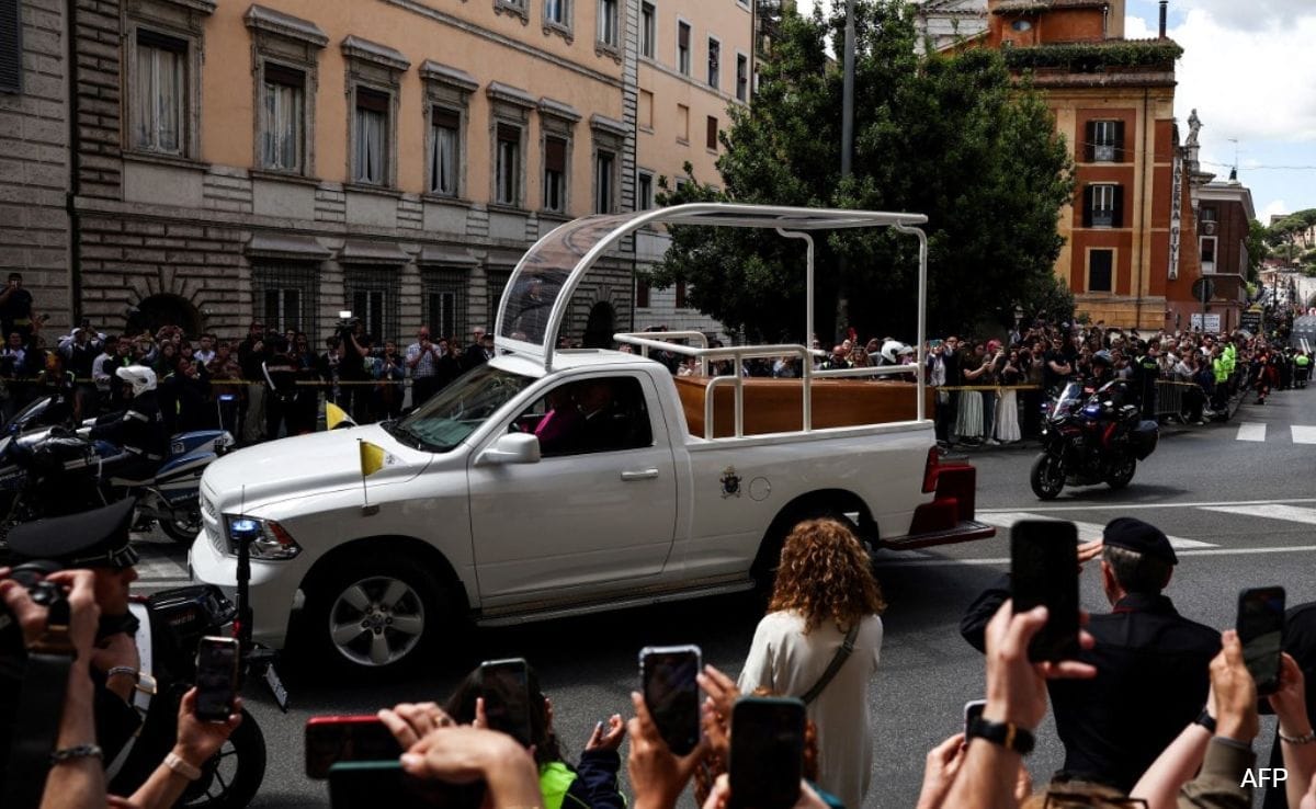 Pope Francis' Popemobile To Turn Into Health Clinic For Gaza Children