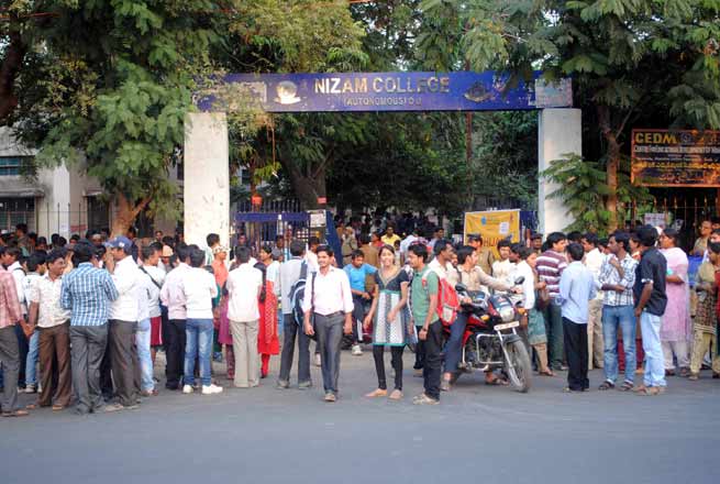 Hyderabad: Nizam College students protest over hall tickets denial for degree semester exams