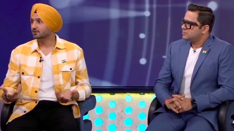 "Asli Fans MS Dhoni Ke Hain, Baaki Sab Paid": Harbhajan Triggers Huge Row