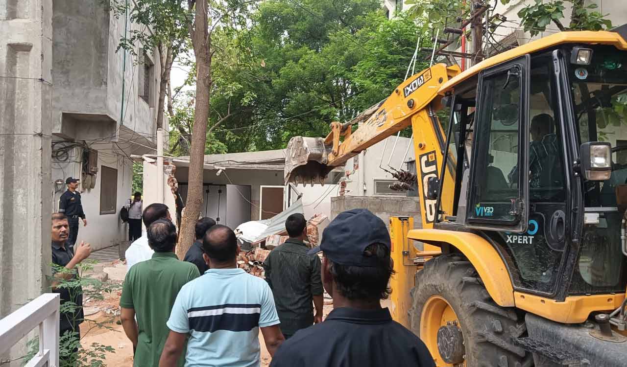 HYDRAA razes unauthorised structures at Hyderabad’s Peerzadiguda