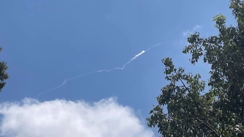 Yemeni missile halts flights at Ben Gurion, sends settlers to shelters