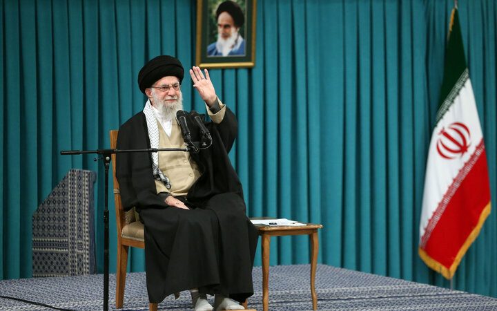 Leader receives Hajj officials for a meeting (+VIDEO)