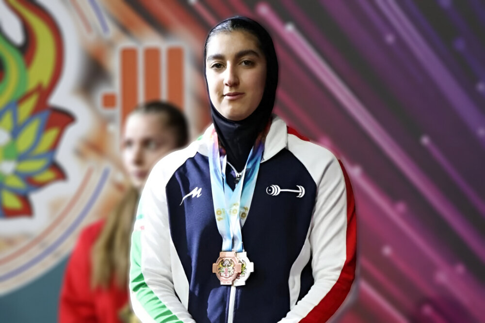 Iranian weightlifter wins 2 medals in Peru competitions
