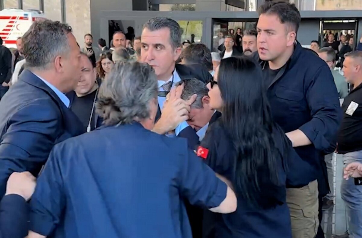 VIDEO: Turkish opposition chief gets sudden slap to face