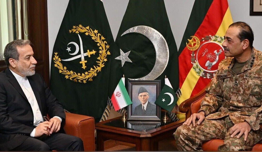 Iran top diplomat, Pakistan Army chief review security issues