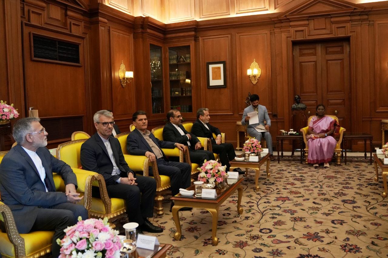 VIDEO: FM Araghchi holds meeting with India President