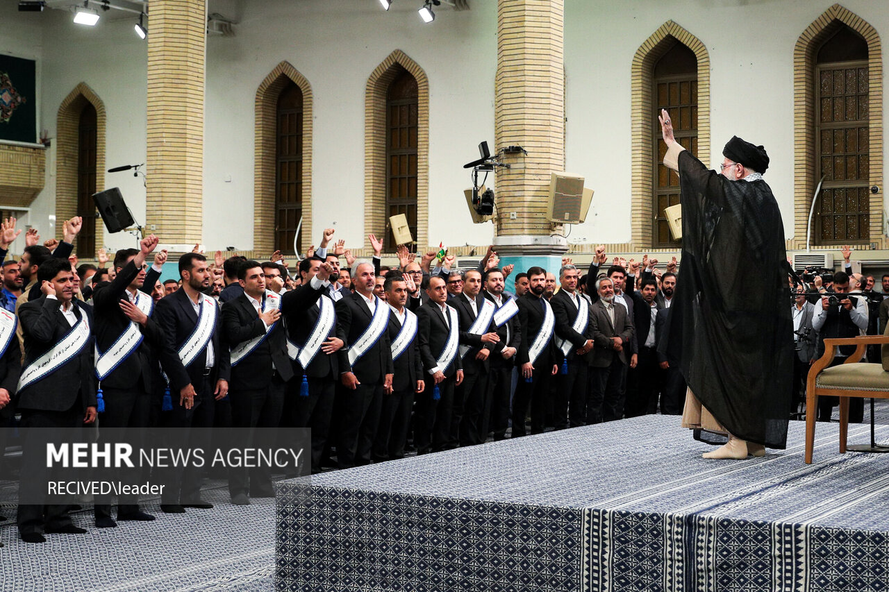 Leader receives group of workers for meeting