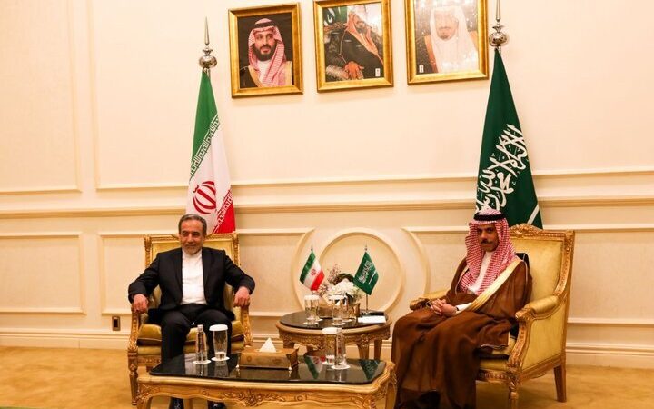 Iran, S Arabia FMs stress expanding mutual ties in all fields