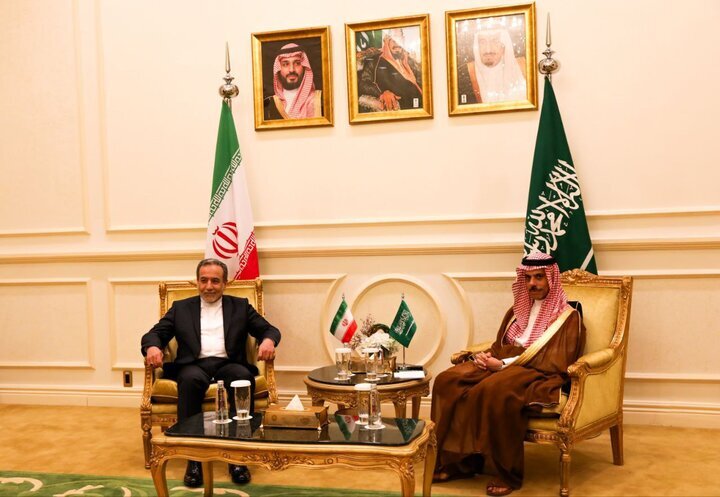 Iran, S Arabia FMs stress expanding mutual ties in all fields