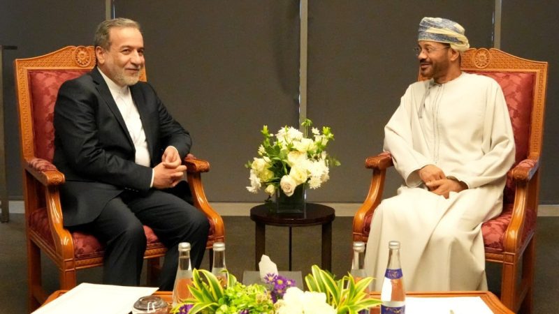 Iran, Oman FMs hold meeting before US talks