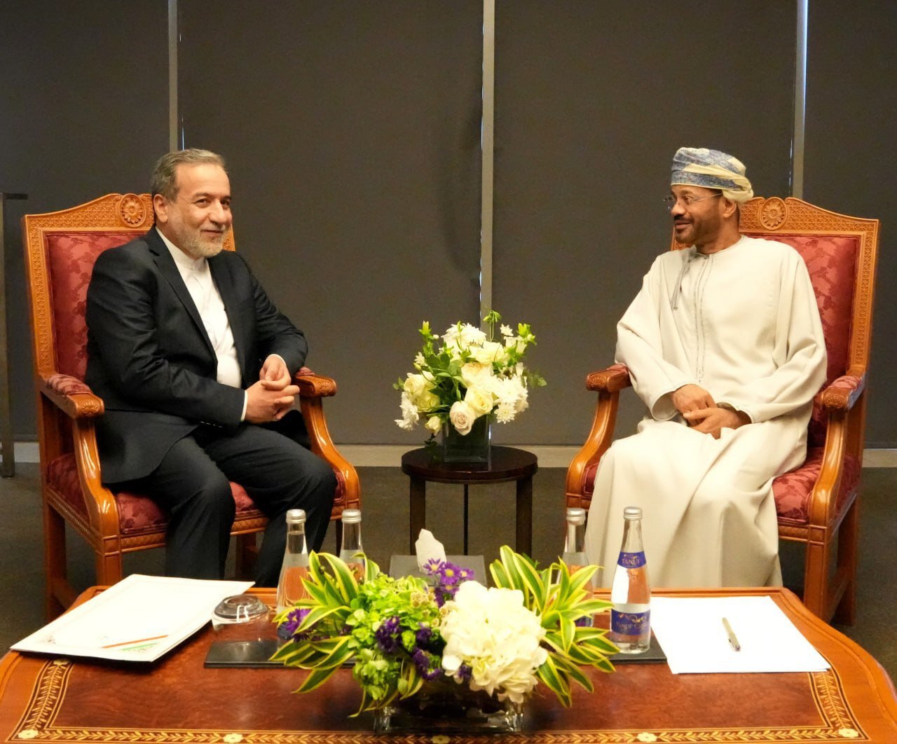 Iran, Oman FMs hold meeting before US talks
