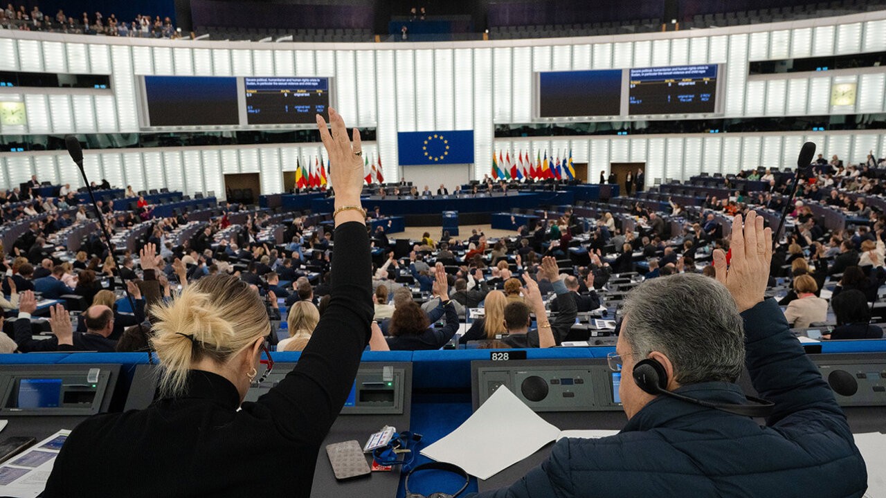 EU approves new package of sanctions against Russia