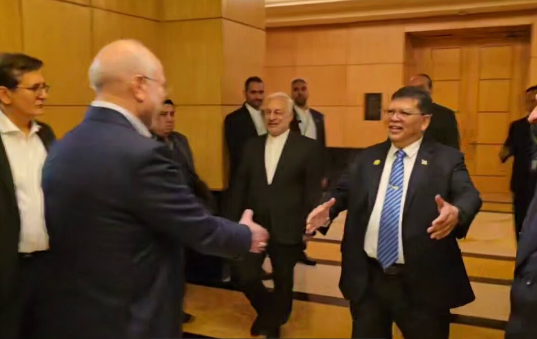 VIDEO: Ghalibaf meets Malaysian counterpart in Jakarta
