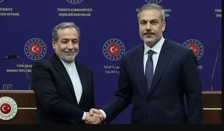 Iran, Turkey FMs discuss diplomatic developments