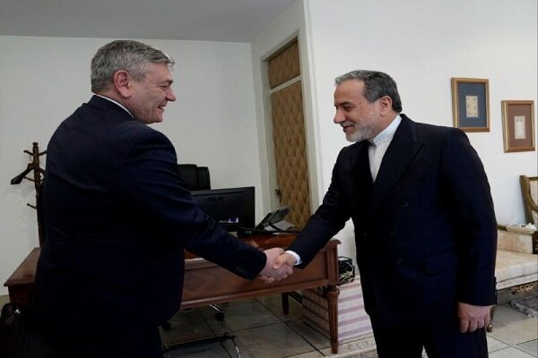 Iran, Russia diplomats stress stronger ties in key meeting