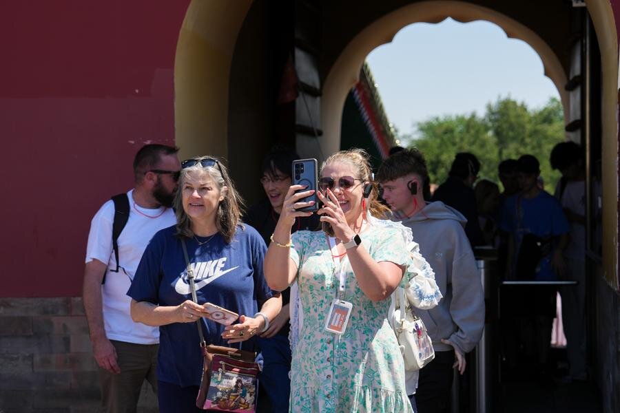 "China Travel" trending amid visa, tax policy boost