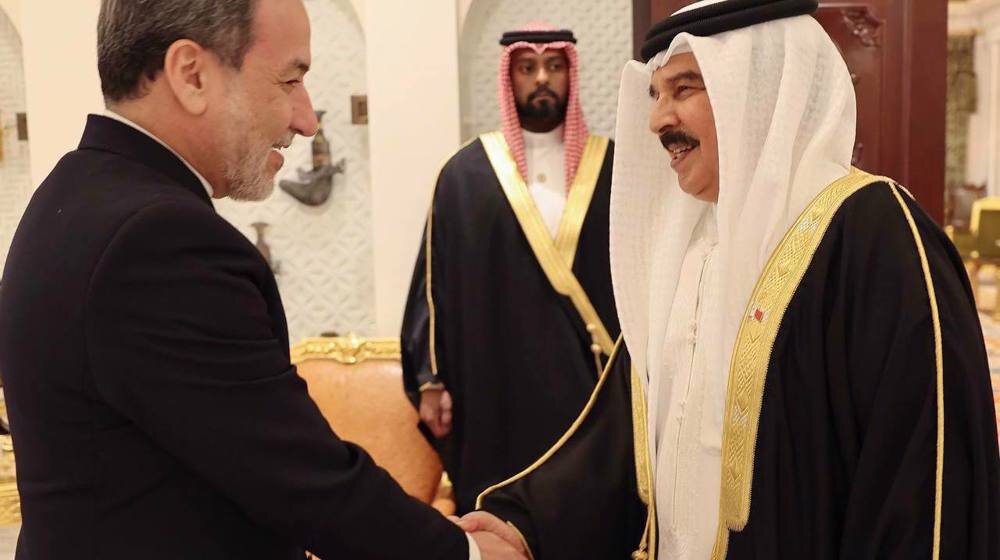 Iran FM announces reestablishing of ties with  Bahrain, Egypt