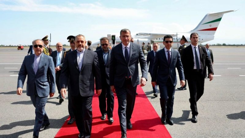 Iranian defense minister visits Armenia