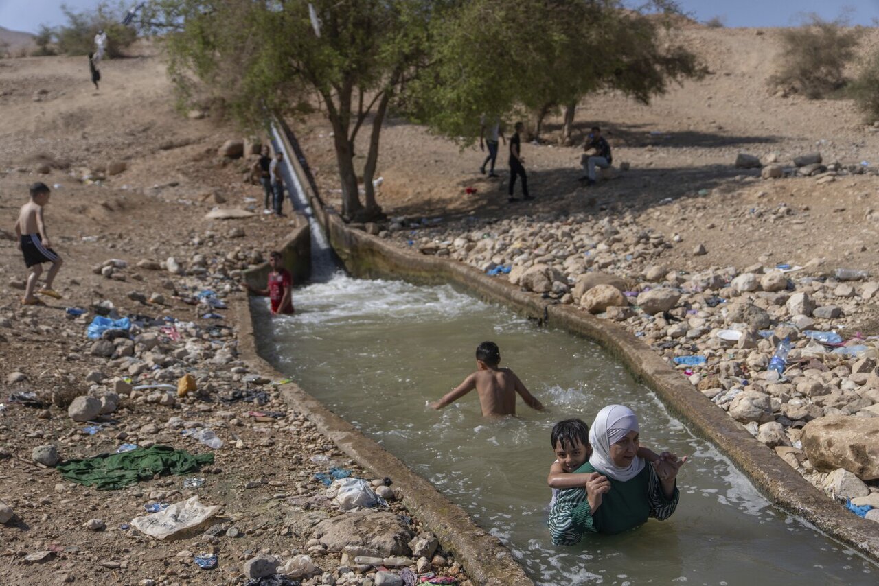 Israeli settlers attack water supply of West Bank communities
