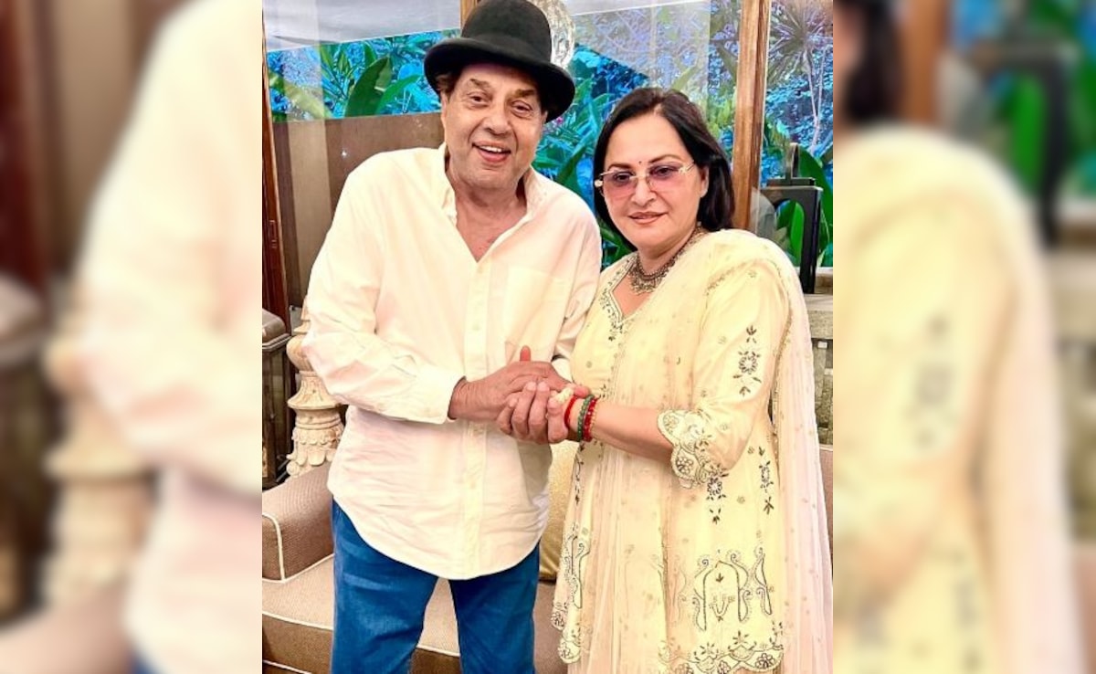 "I Am Extremely Happy": Jab Dharmendra Met "Lovely" Co-Star Jaya Prada