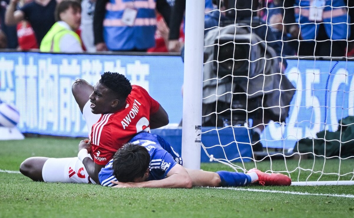 Nottingham Forest Striker Taiwo Awoniyi Undergoes Surgery After Post Collision