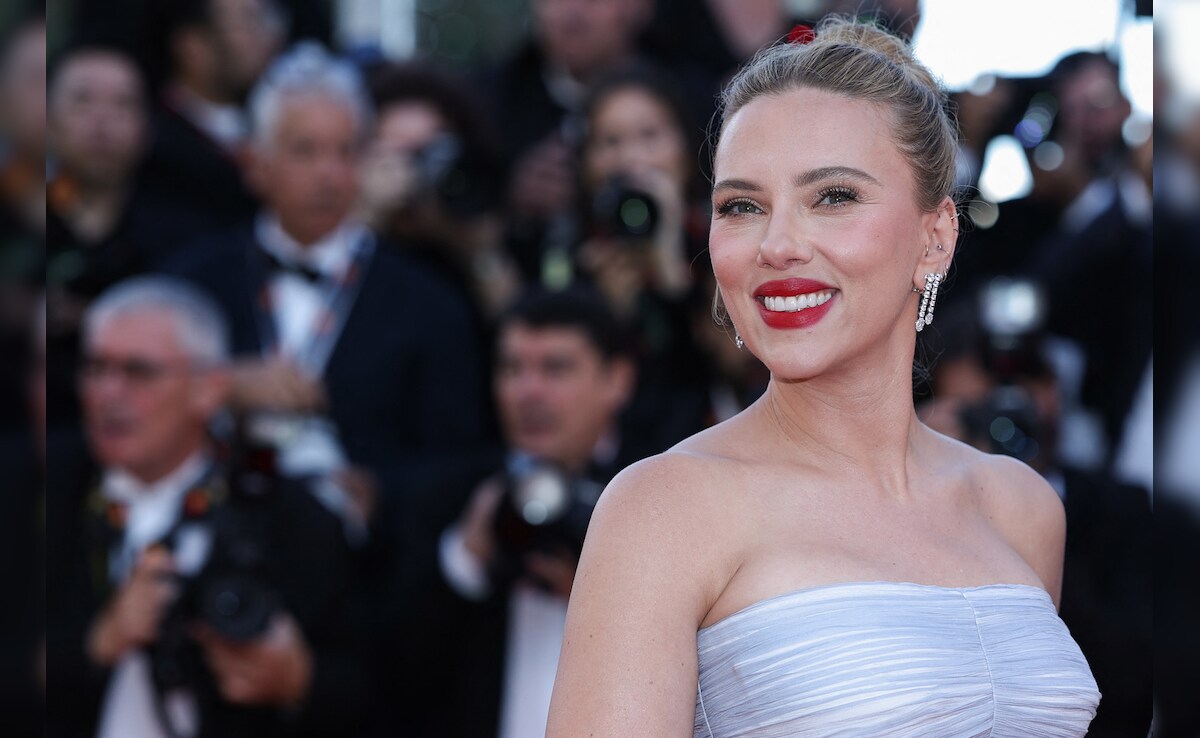 Cannes: Scarlett's Directorial Debut Gets 5-Minute Standing Ovation