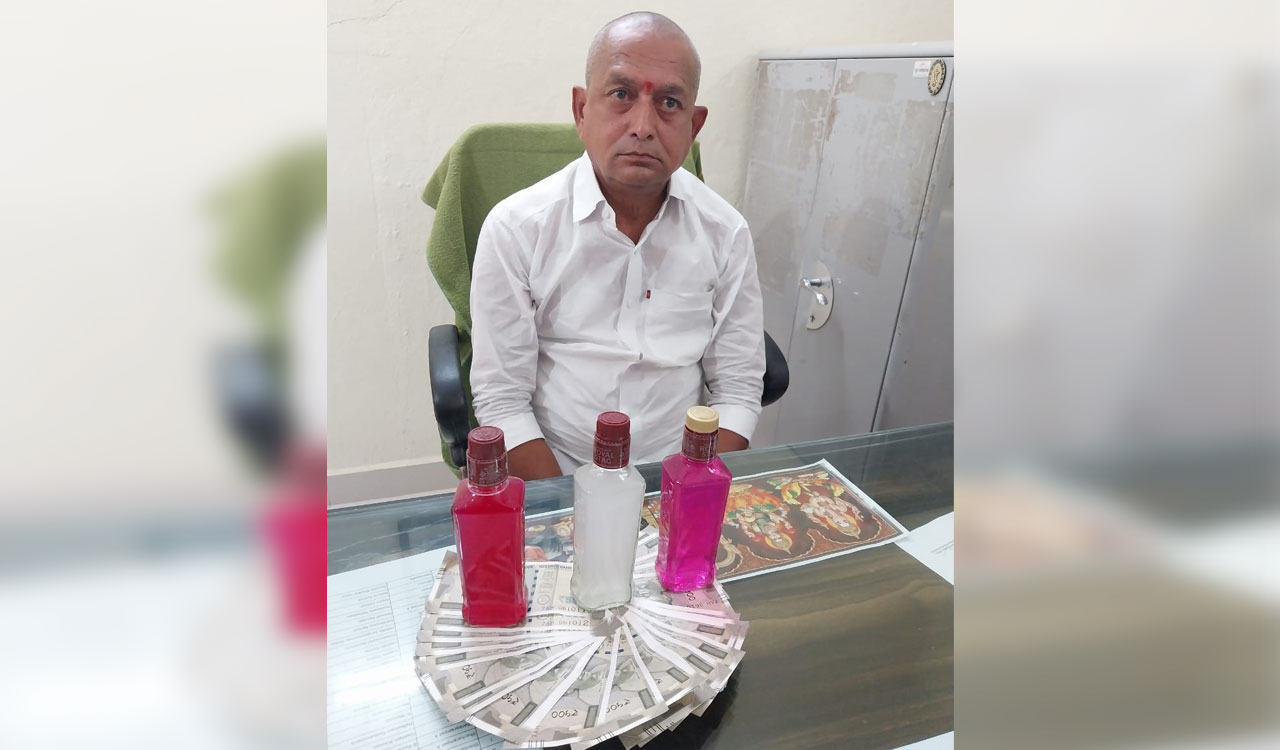 Telangana ACB officials nab MPDO while accepting Rs 20,000 bribe from contractor