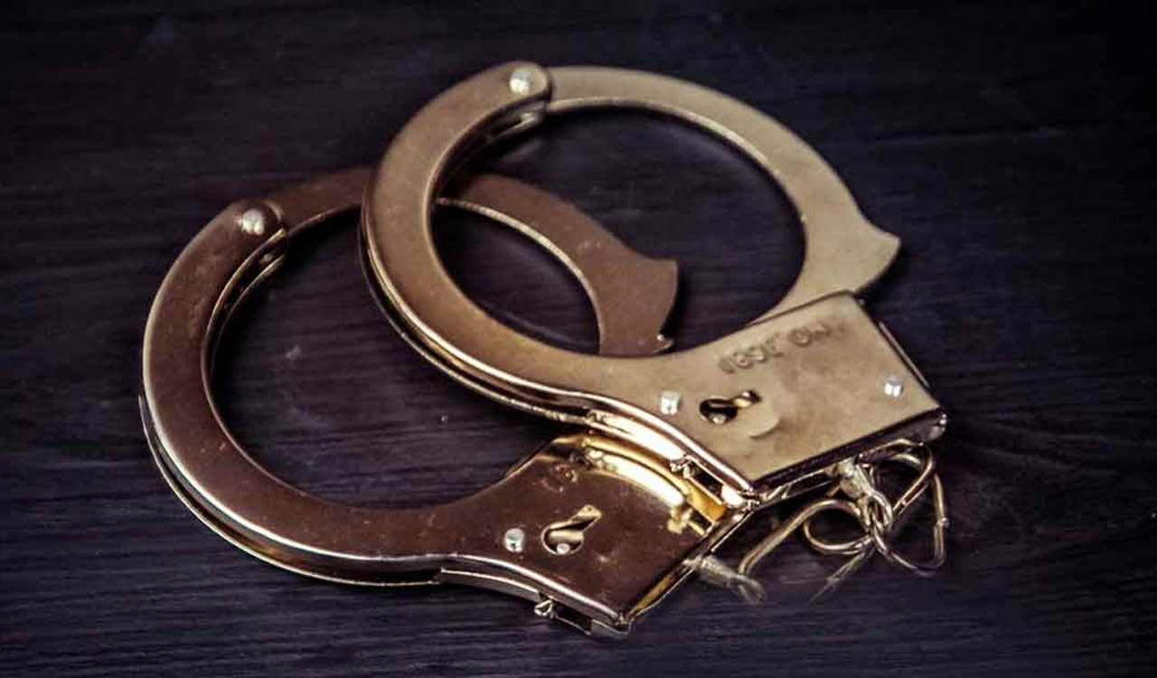 Hyderabad: ACB officials nab Excise department senior assistant for demanding bribe