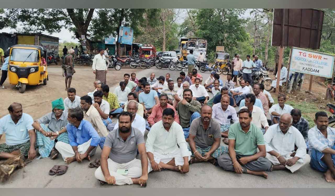 Farmers confront MLA Bojju over delay in paddy procurement in Nirmal