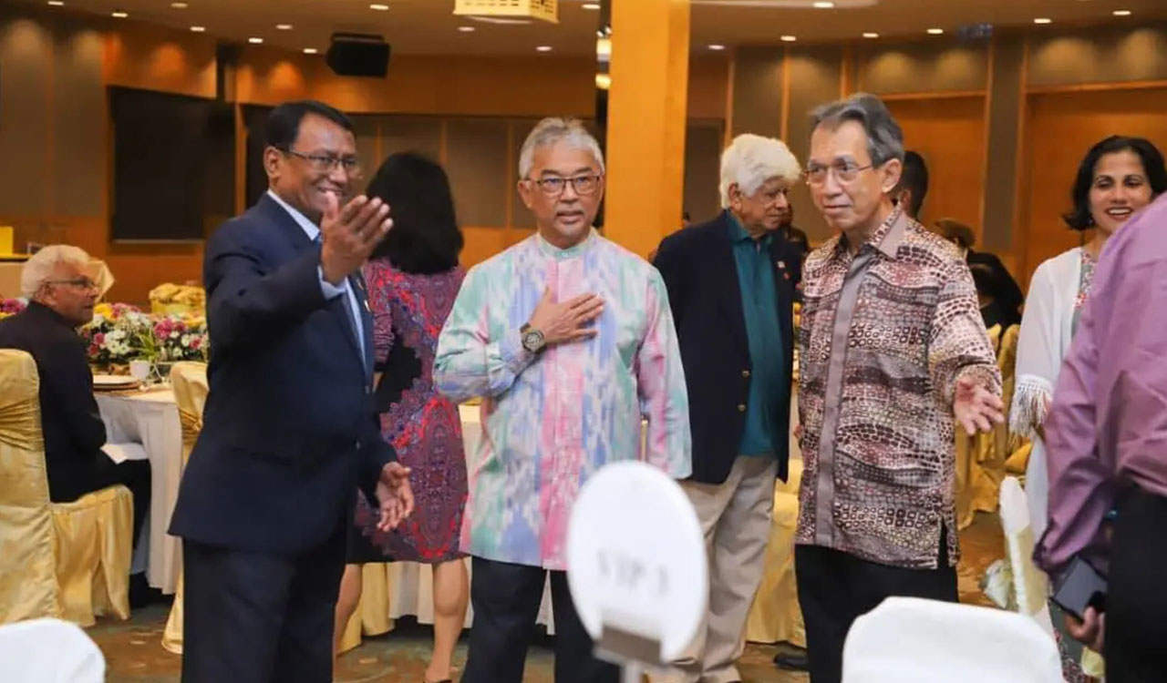 Hockey legend Ashok Kumar Dhyanchand honoured by King of Pahang in Kuala Lumpur