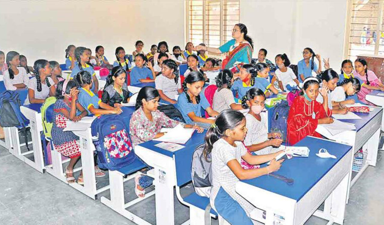 Hyderabad: Teachers banned from using smartphones in classrooms, exceptions only for attendance, teaching