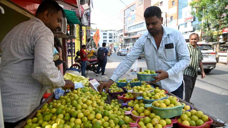 Lemon prices skyrocket in Hyderabad, dozen sold at Rs. 100