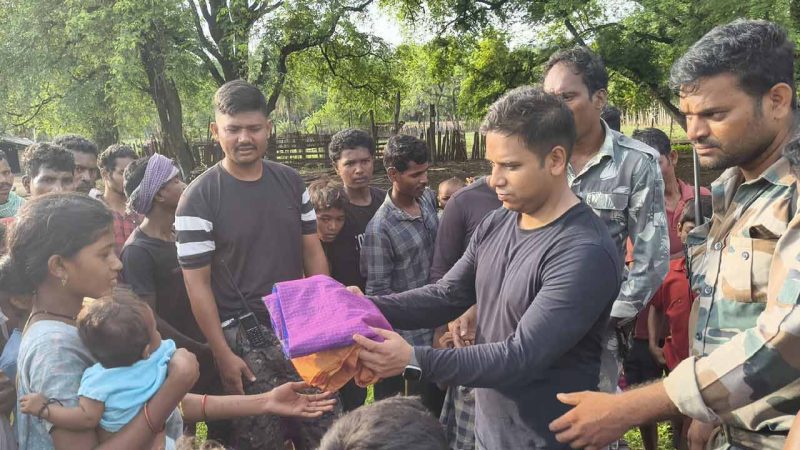 Police organises community connect programme in a tribal hamlet in Telangana’s Kothagudem