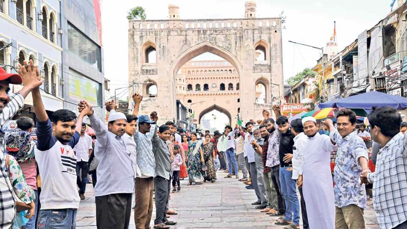 Several protest, form human chains demanding withdrawal of Waqf Amendment Act in Hyderabad