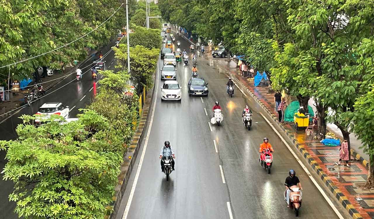 Heavy rains lash Hyderabad on Wednesday; Temperatures drop significantly in city