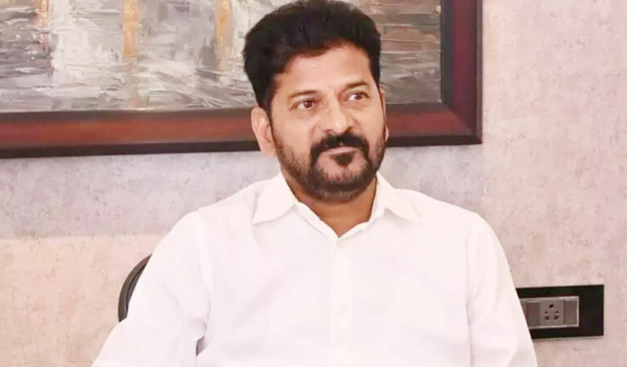 Tribal farmers corner Revanth Reddy on MGNREGS wages, house plots