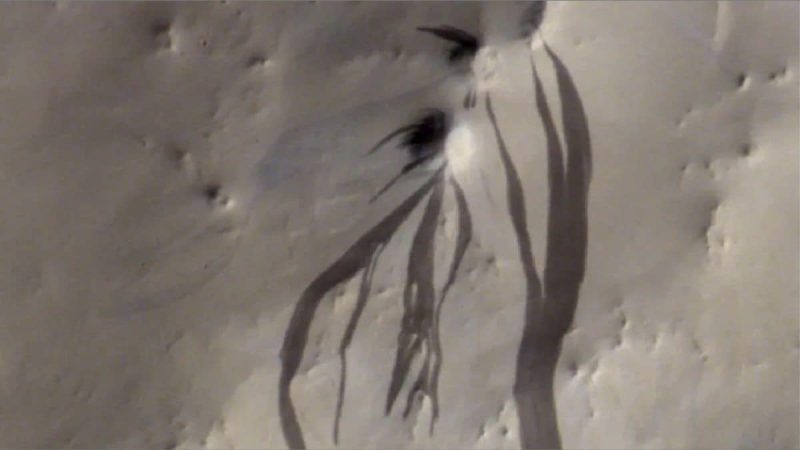 New Study Uses AI to Reveal Dry Origins of Mars' Mysterious Slope Streaks