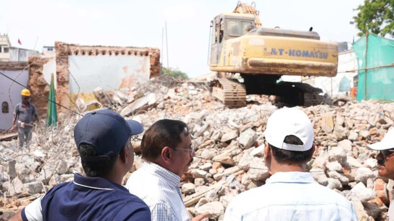 Hyderabad: Chief Secretary inspects demolition works for Metro Rail Corridor in Old City