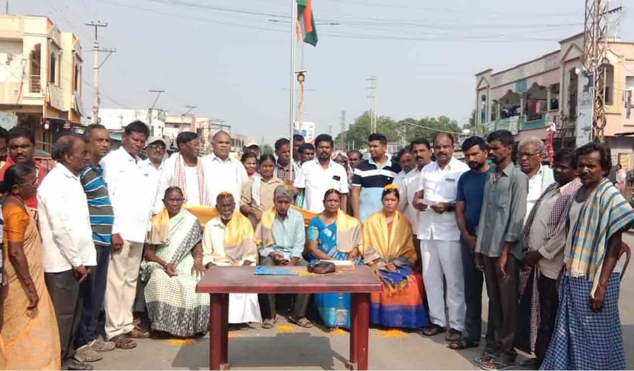 Tripuraram village in Telangana’s Nalgonda honours parents of soldiers