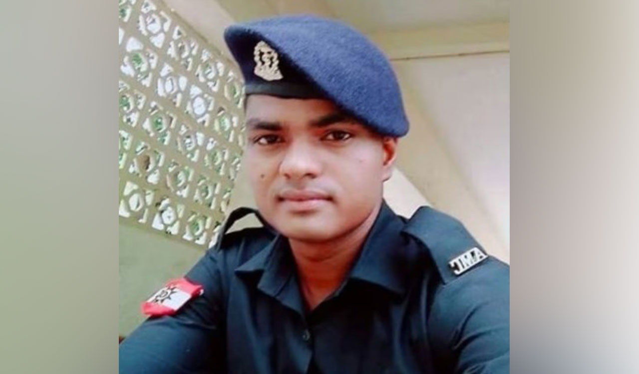 Tributes pour in as mortal remains of martyred BSF jawan arrives in Patna