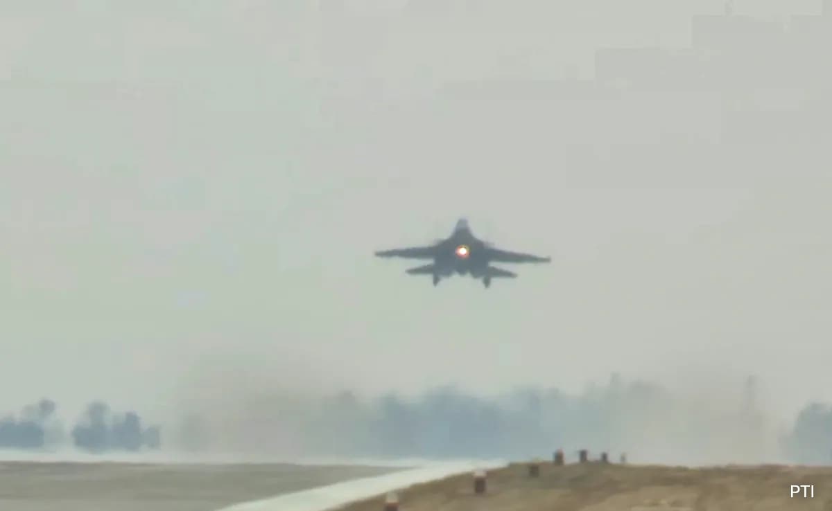 Indian Air Force Begins "Land And Go" Drills On Ganga Expressway In UP