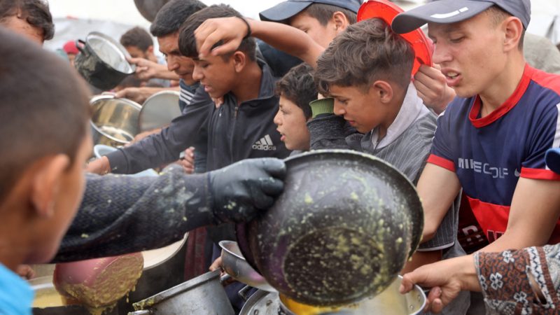 New Canadian FM: Israel uses lack of food as weapon