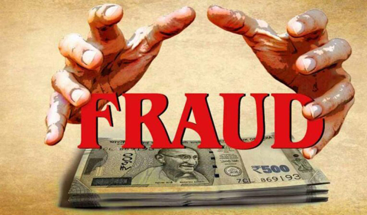 Telangana: Government employee dupes people online of Rs 40 crore in Peddapalli, goes absconding