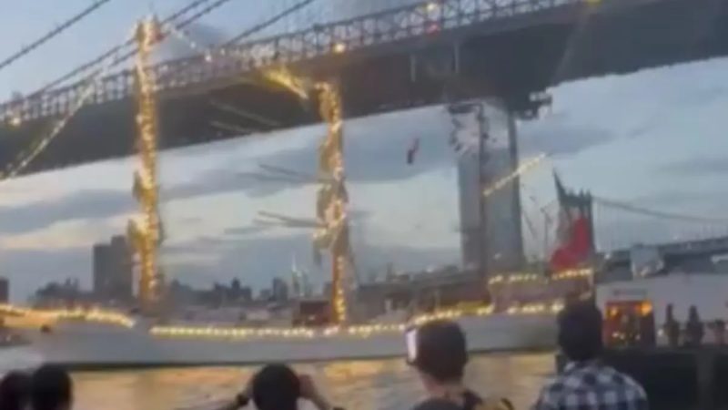 Mexican Navy Training Vessel Hits New York's Brooklyn Bridge